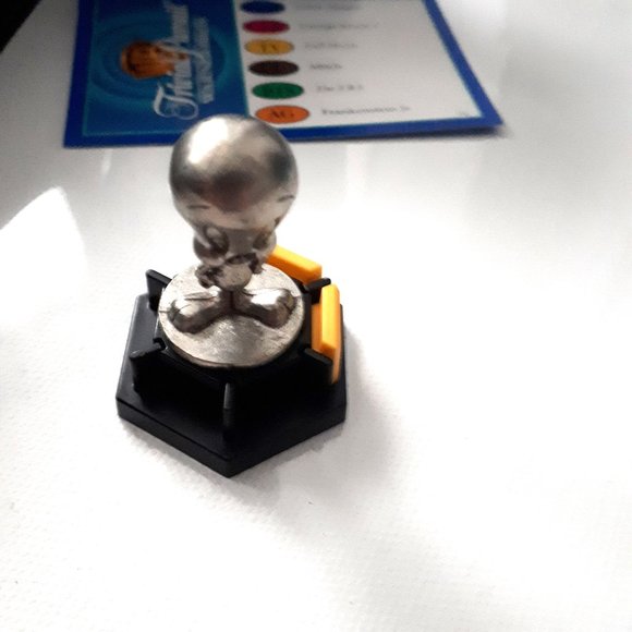 Warner Bros Trivial Pursuit All Family Edition - Picture 7 of 10